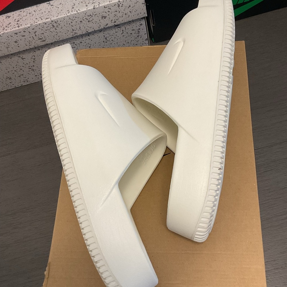 Nike Calm White Slide - BRAND NEW